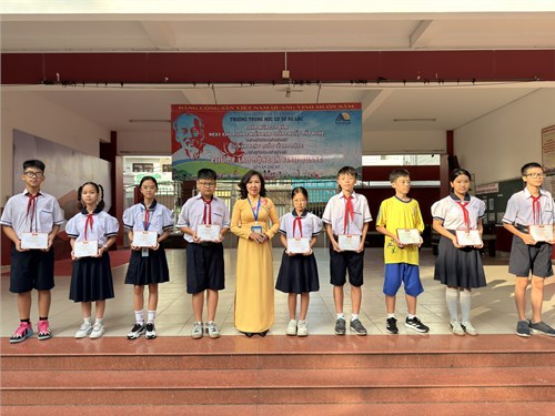 Khen thưởng học sinh Nhất tháng và học sinh tiến bộ tháng 3 | NH 2024 - 2025